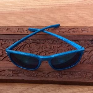 Unisex Oakley sunglasses